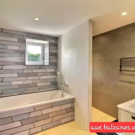 Charming With Boulodrome Near Brest *