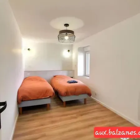 Charming With Boulodrome Near Brest *